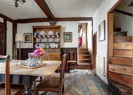 Peakeshouse-interior-kitchen-450x321