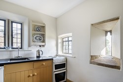 Pigsty kitchen 2 1200x800