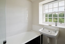 The Pineapple int bathroom t1200x800