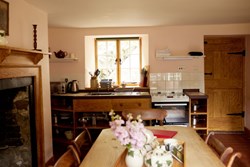 Pond Cottage kitchen 1200x800