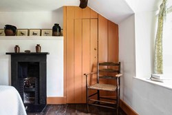poultry cottage wardrobe 1200x800