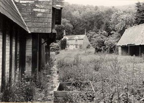 Poultrycottage-restoration-yard-600x400