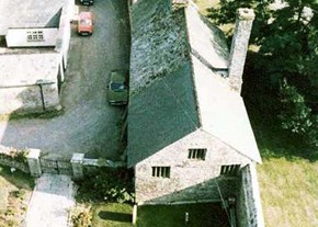 priestshouse-restoration-1983damagedroof-600x400