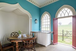 the ruin dining and door 1200x800