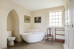 ruin bathroom 1200x800