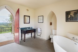 Ruin int bathroom door open1200x800