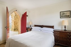Ruin int bedroom 1200x800