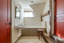 Sackville House int bathroom 1200x800
