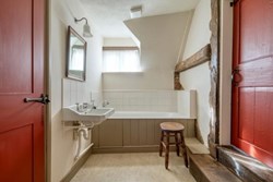 Sackville-House-Int-First-Floor-Bathroom-600x400