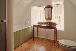 Saddell castle internal green bathroom 1200x800