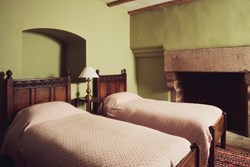Saddell castle internal green twin room 1200x800
