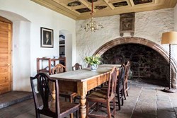 SaddellCastle-interior-diningroom-600x400