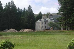 SaddellHouse-restoration-withdigger-600x400