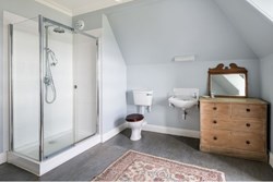saddellhouse-interior-bathroom1-carousel-600x400