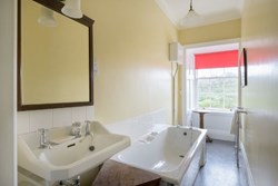 saddellhouse-interior-bathroom2-carousel-600x400