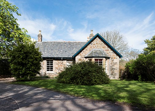SaddellLodge-exterior-main-450x321