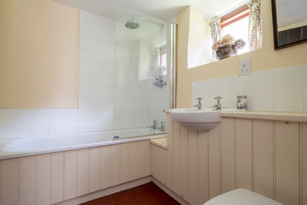 sanders bathroom 1200x800