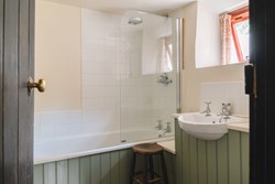 Sanders interior bathroom1200x800