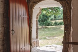 Sanders interior doorway1200x800