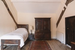 Sanders interior single bed1200x800