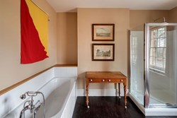semaphore-tower-bathroom-groundfloor-carousel-600x400