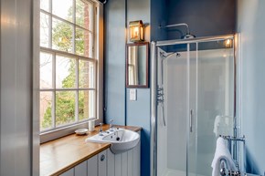 semaphore-tower-twin ensuite-carousel-600x400