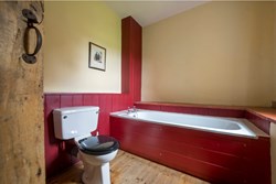 Shelwick Court bathroom 1200x800