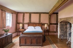 Shelwick Court double bedroom 1200x800