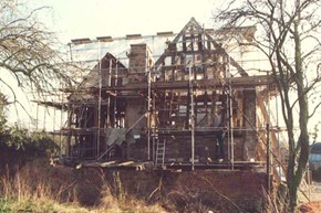 ShelwickCourt-restoration-exteriorscaffolding-600x400