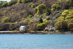 Saddell-shorecottage-exterior-fromacrosstheybay-600x400