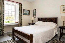 Saddell-shorecottage-interior-doublebedroom-600x400