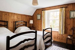 Saddell-shorecottage-interior-twinbedroom-600x400