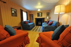 ShoreCottages-2-interior-livingroom-600x400
