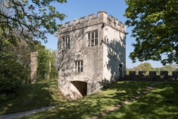 Shute Gatehouse ext angle 1200x800