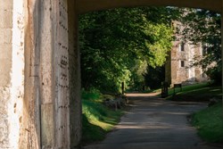 Shute Gatehouse ext through gate1200x800