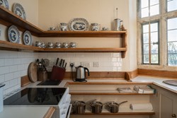 Shute Gatehouse int kitchen 1200x800