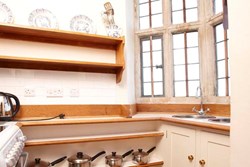 Shutegatehouse-interior-kitchen-600x400