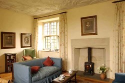 ShuteGatehouse-interior-livingroom-600x400