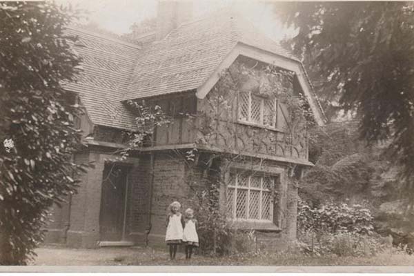 Keeperscottage-history-early20c-600x400.jpg