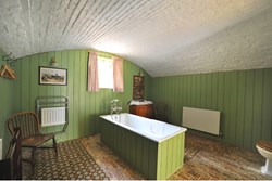 Queen Annes Summerhouse bathroom 1200x800