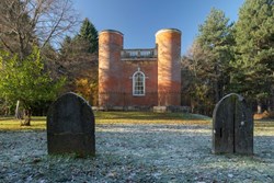Queen Anne's Summerhouse ext from graves1200x800