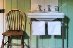Queen Anne's Summerhouse int bathroom chair1200x800