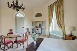 Queen Anne's Summerhouse int whole room with kitchen1200x800