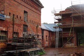 SIlvertonparkstables-restoration-courtyardscaffolding-600x400