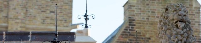StEdwards-exterior-lion-1600x345