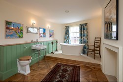 Station Agents House int bathroom 1200x800
