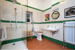 Station Agents House int shower room 1200x800