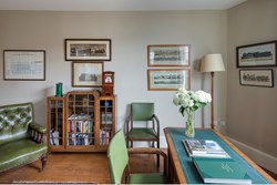 Station Agents House int study desk1200x800