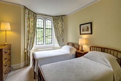 StewardsHouse-interior-bedroom-600x400