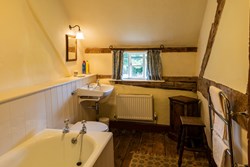 Stockwell Farm bathroom 1200x800